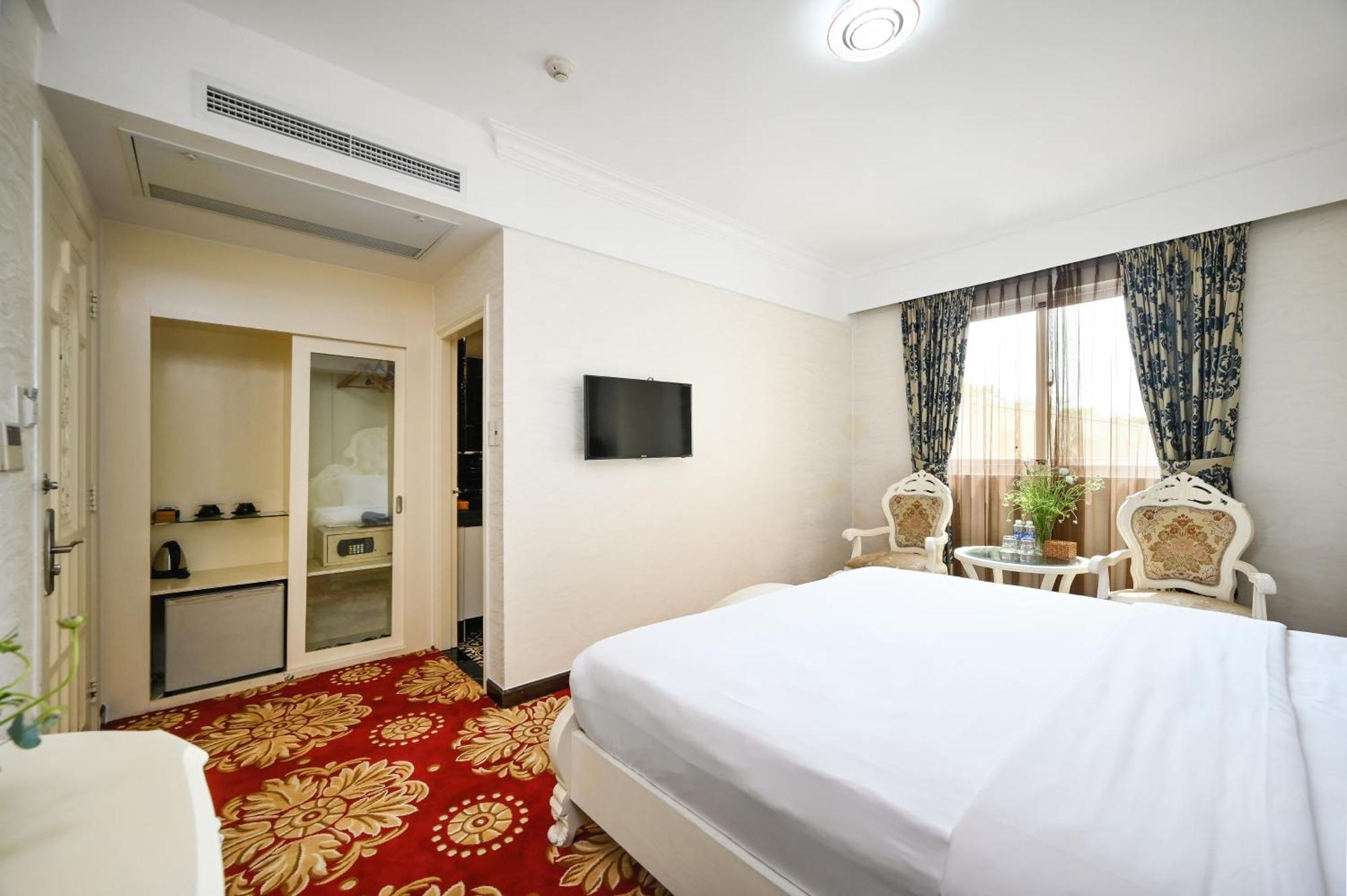 California Saigon Hotel & Rooftop Pool Хошимин Номер фото
