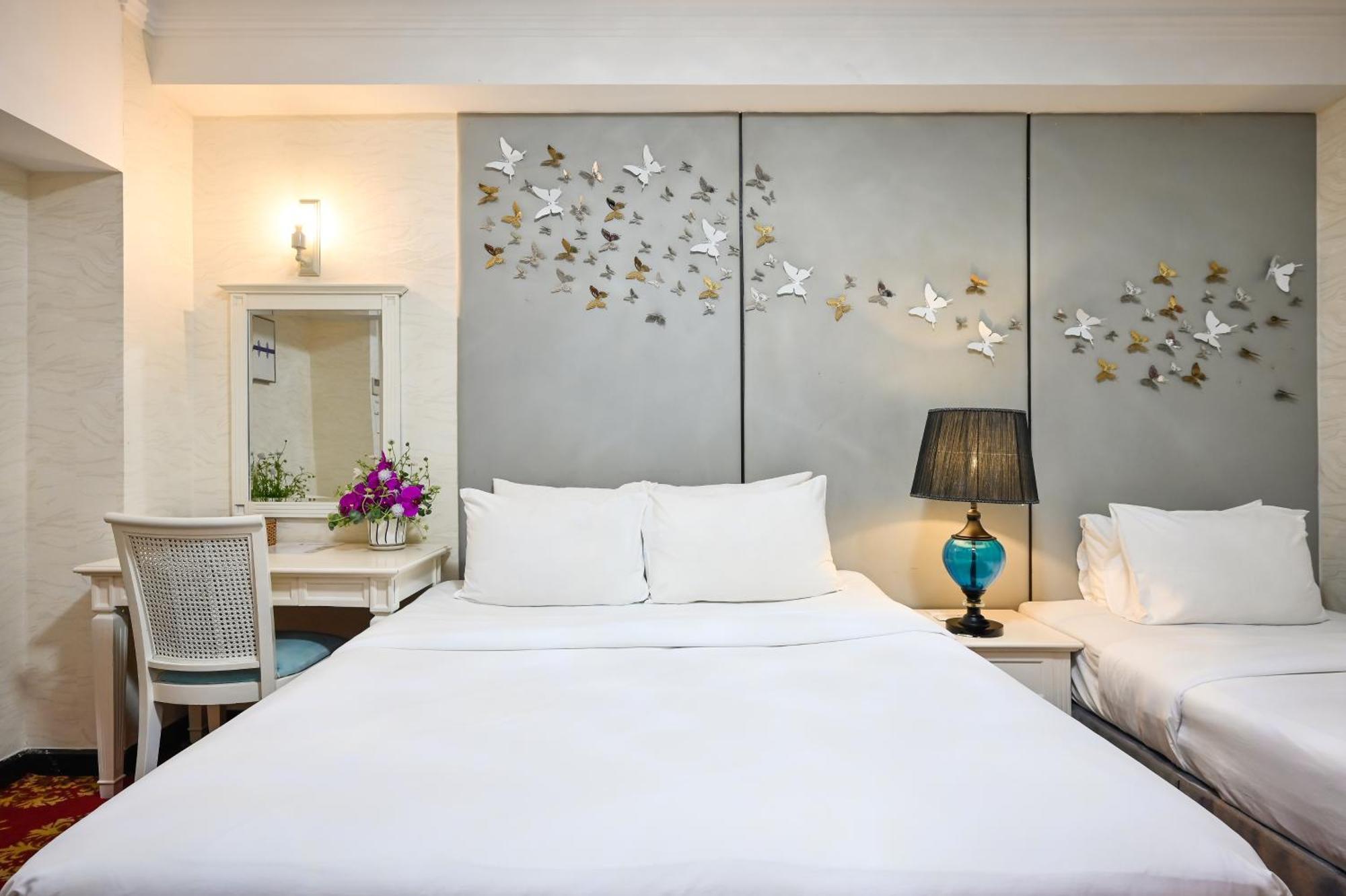 California Saigon Hotel & Rooftop Pool Хошимин Номер фото