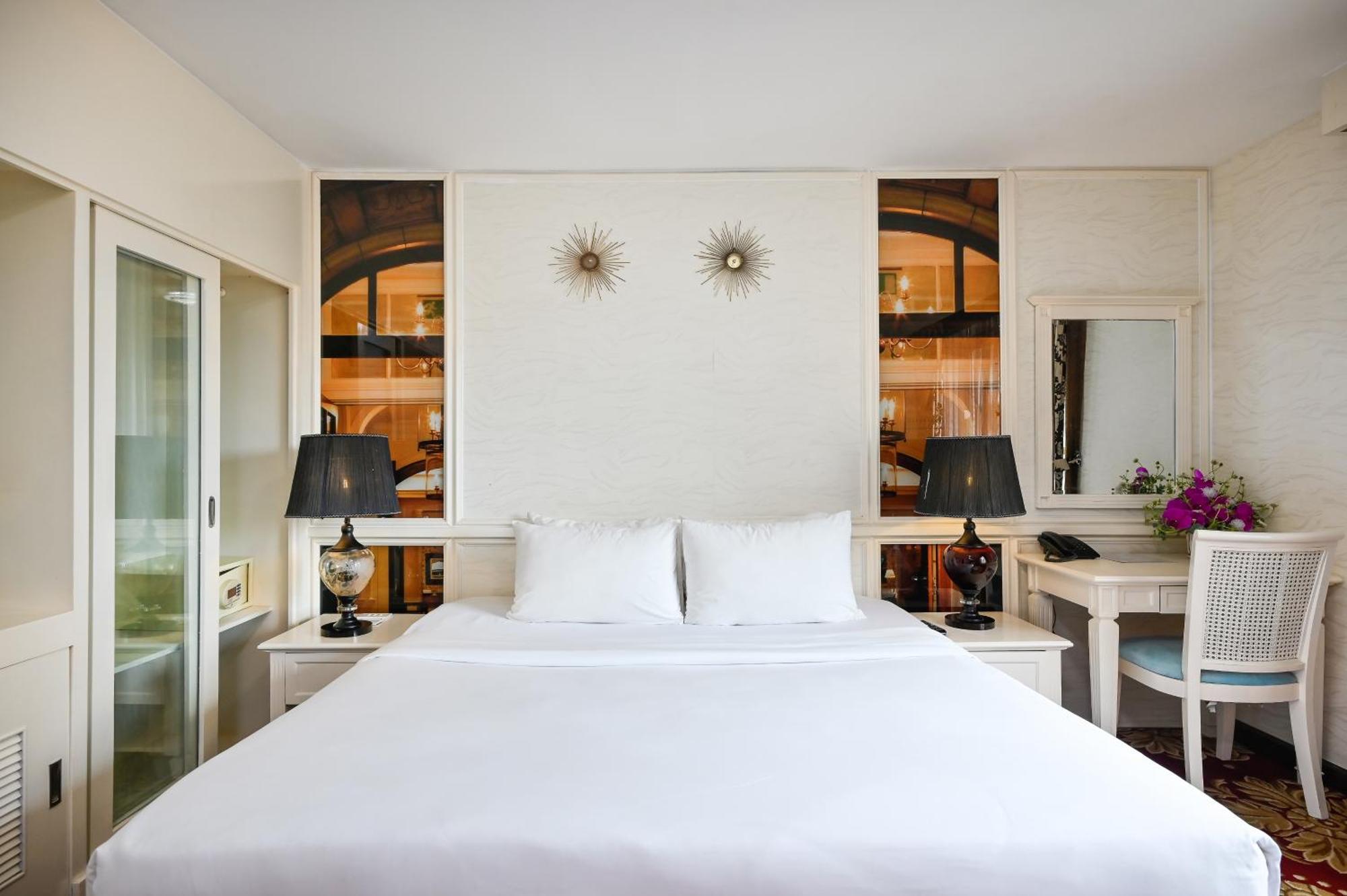 California Saigon Hotel & Rooftop Pool Хошимин Экстерьер фото
