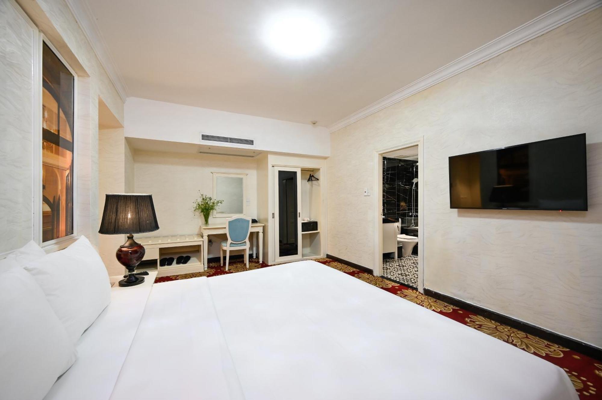 California Saigon Hotel & Rooftop Pool Хошимин Экстерьер фото