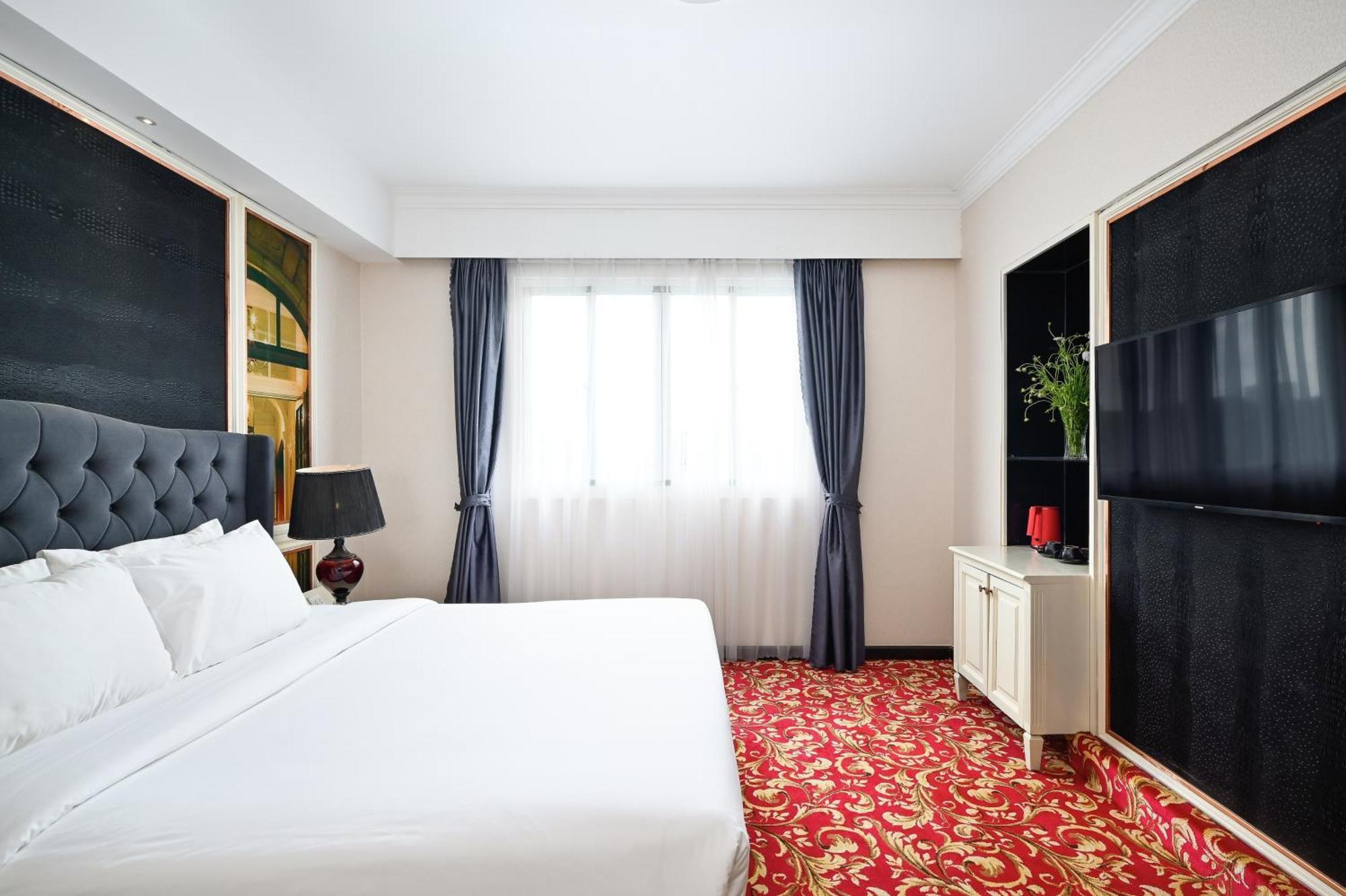 California Saigon Hotel & Rooftop Pool Хошимин Экстерьер фото