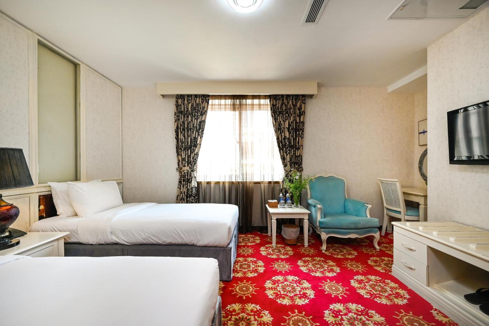 California Saigon Hotel & Rooftop Pool Хошимин Экстерьер фото