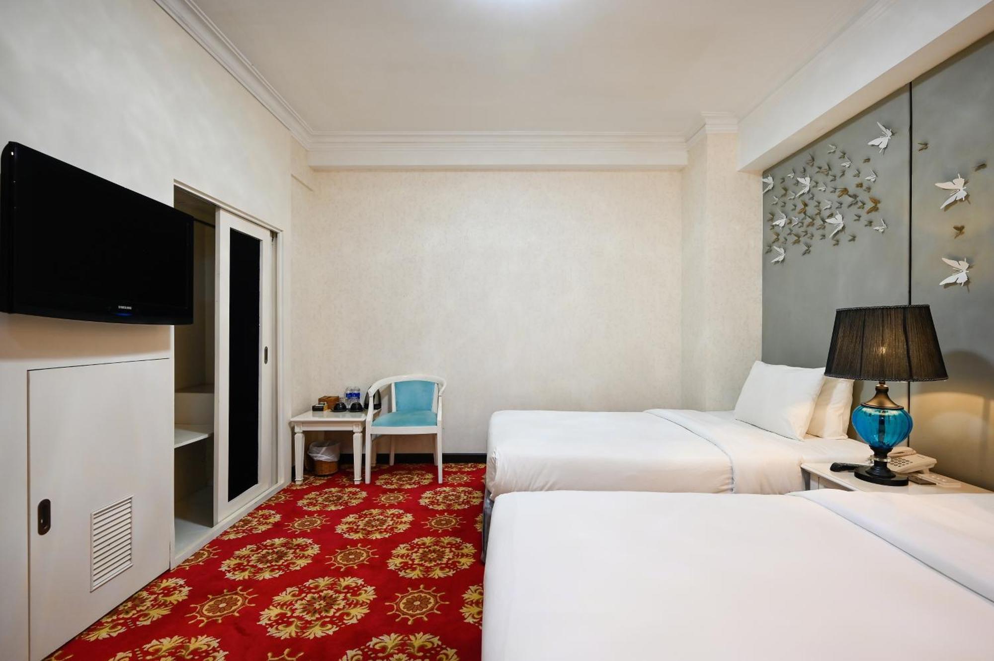 California Saigon Hotel & Rooftop Pool Хошимин Экстерьер фото