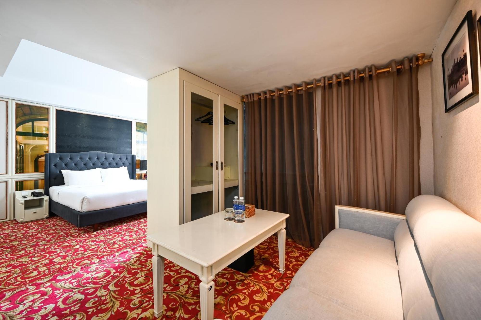 California Saigon Hotel & Rooftop Pool Хошимин Экстерьер фото