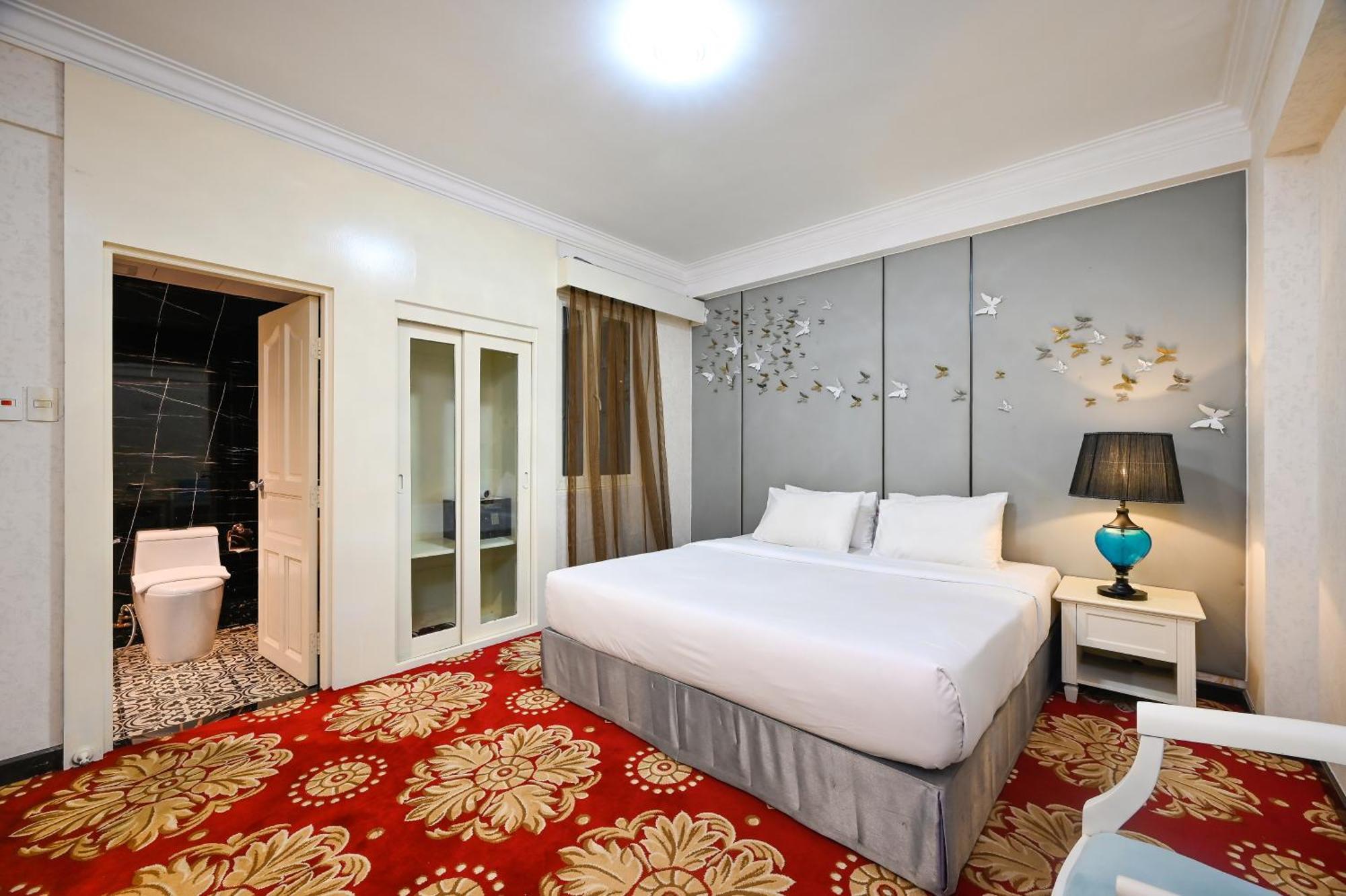 California Saigon Hotel & Rooftop Pool Хошимин Номер фото