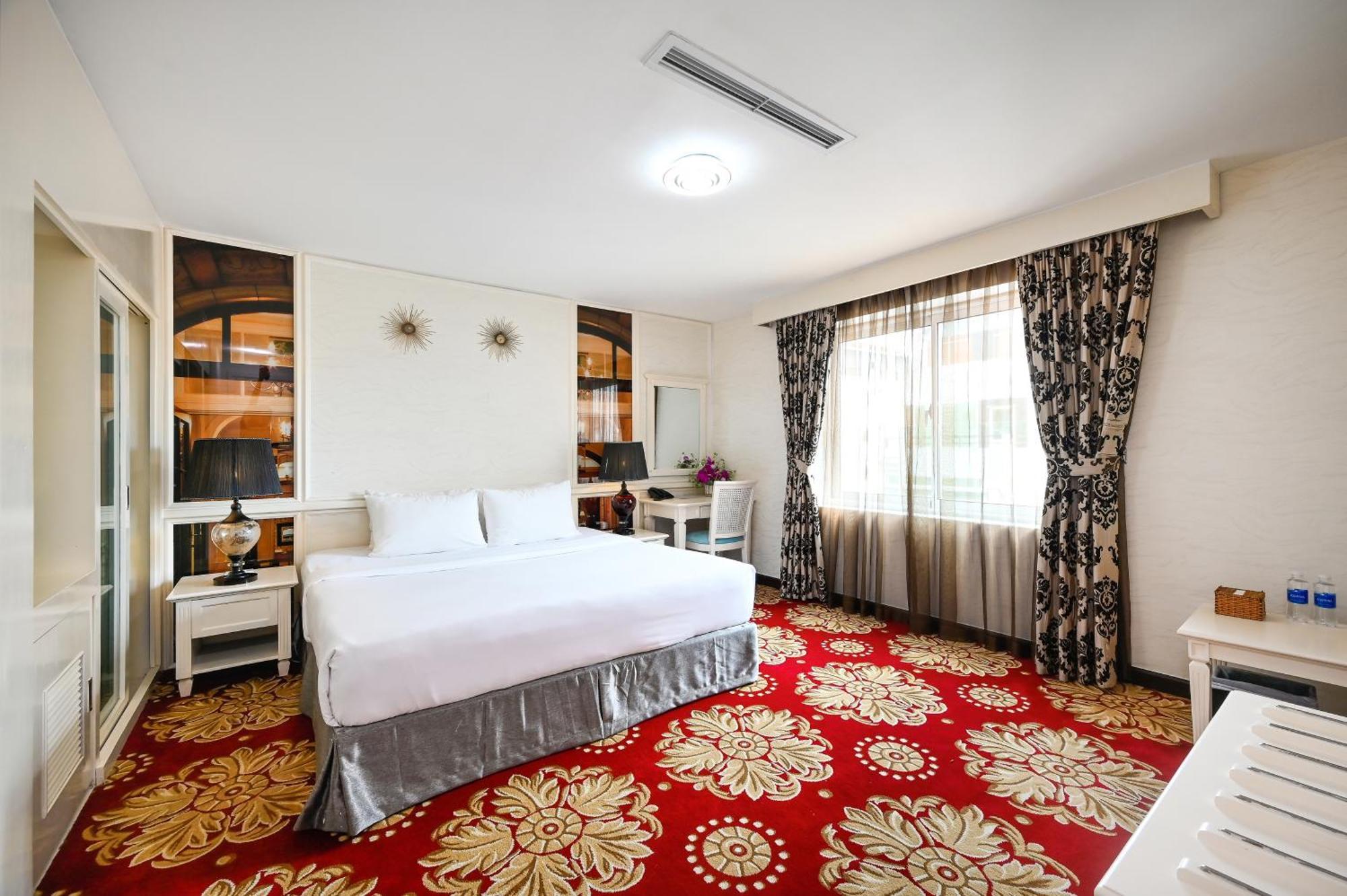 California Saigon Hotel & Rooftop Pool Хошимин Экстерьер фото