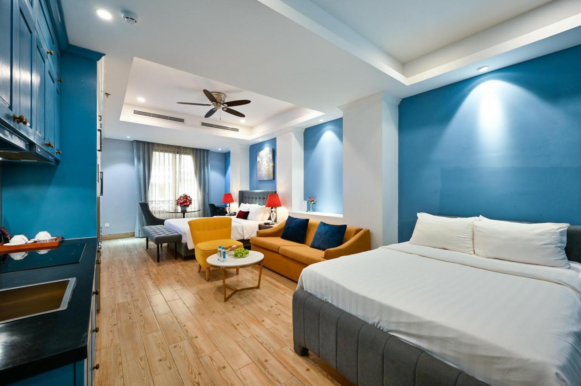 California Saigon Hotel & Rooftop Pool Хошимин Экстерьер фото