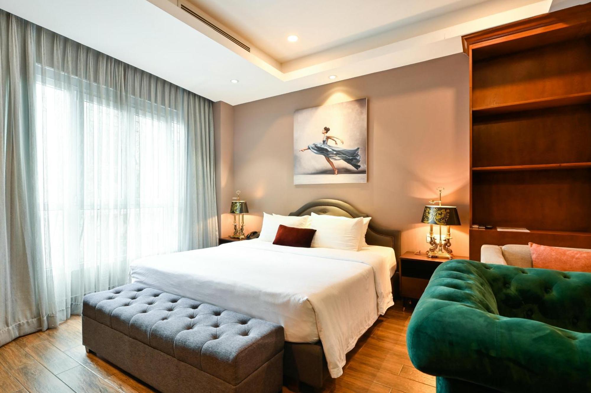 California Saigon Hotel & Rooftop Pool Хошимин Экстерьер фото