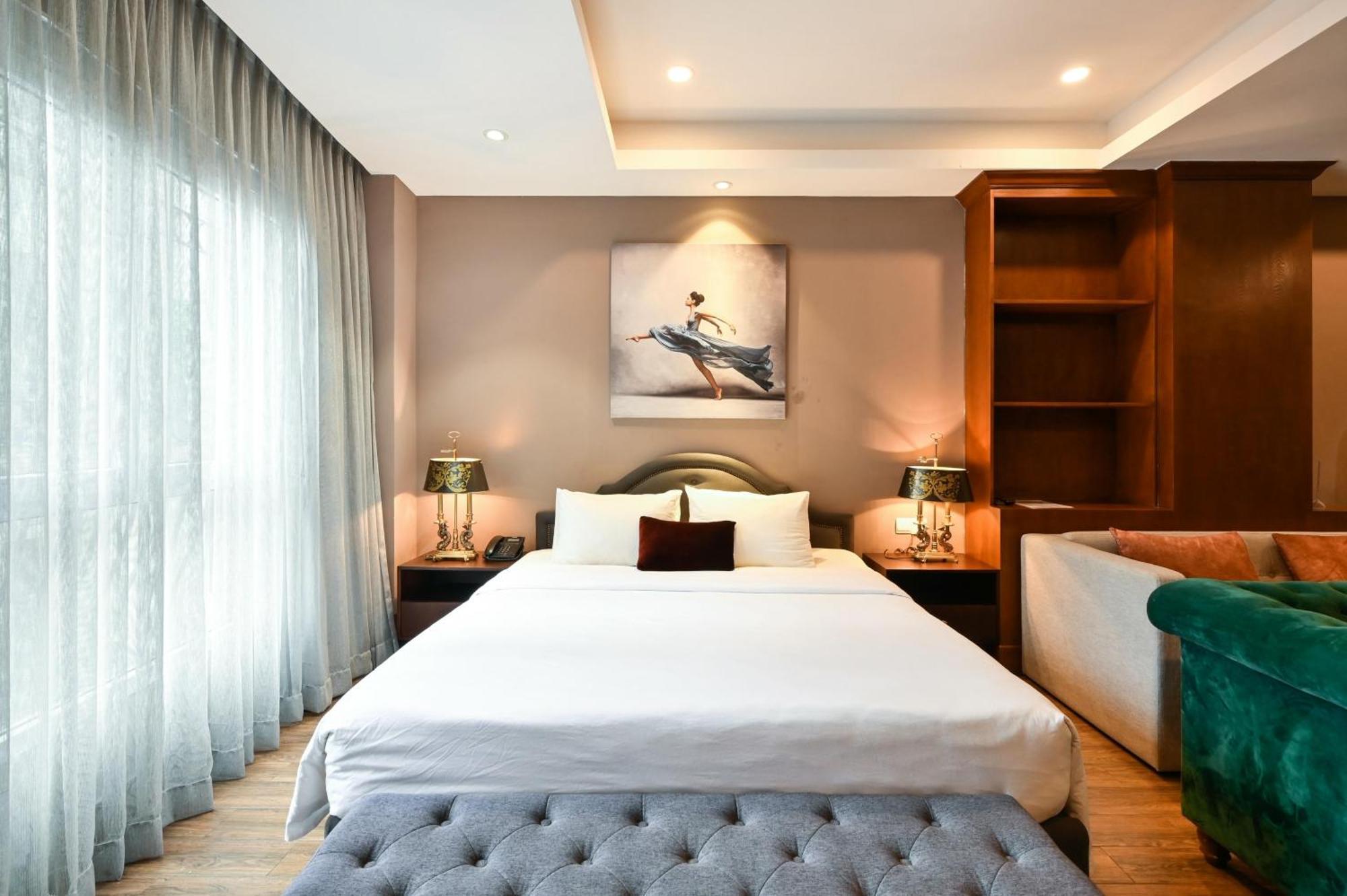 California Saigon Hotel & Rooftop Pool Хошимин Экстерьер фото