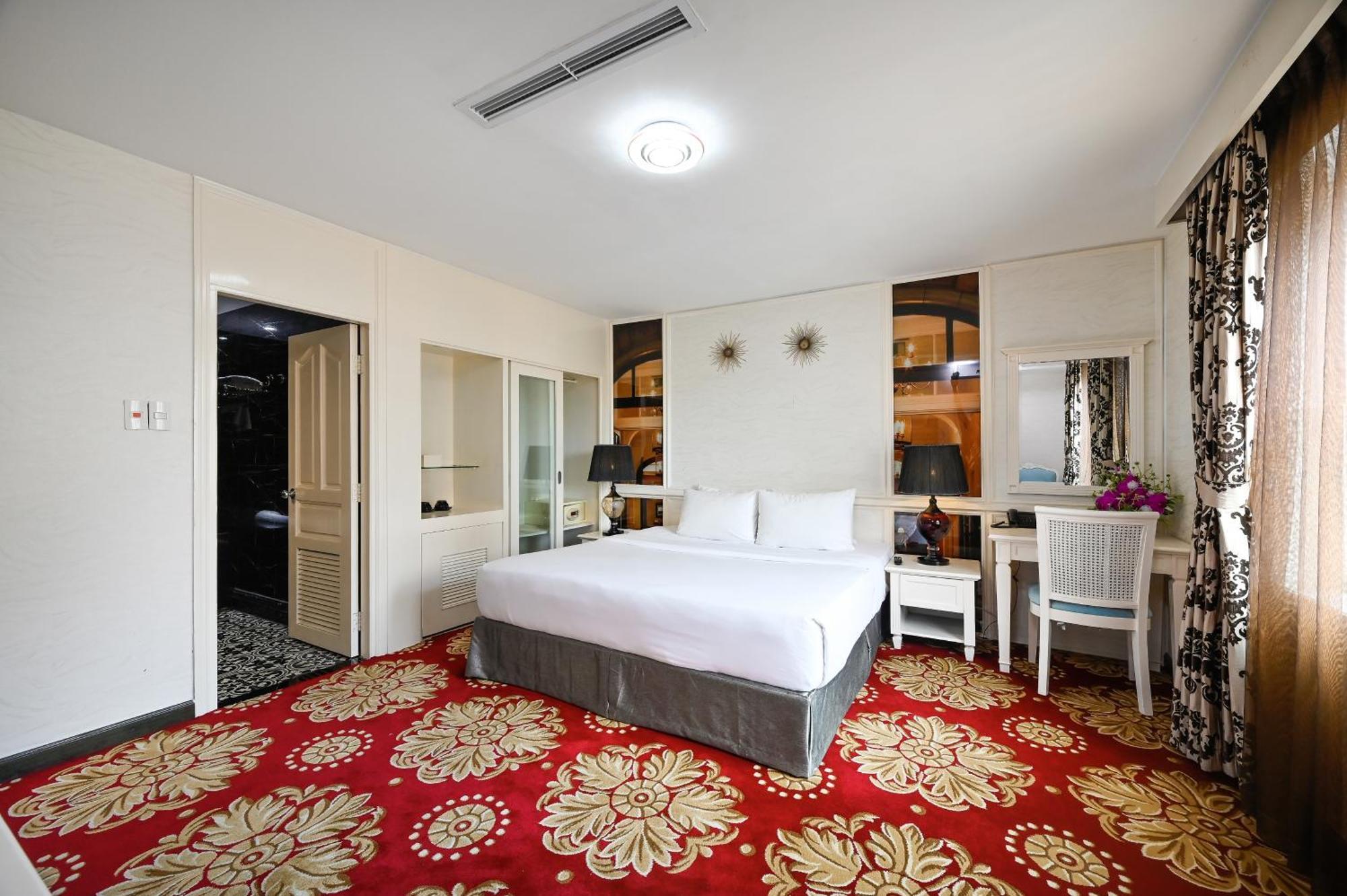 California Saigon Hotel & Rooftop Pool Хошимин Экстерьер фото