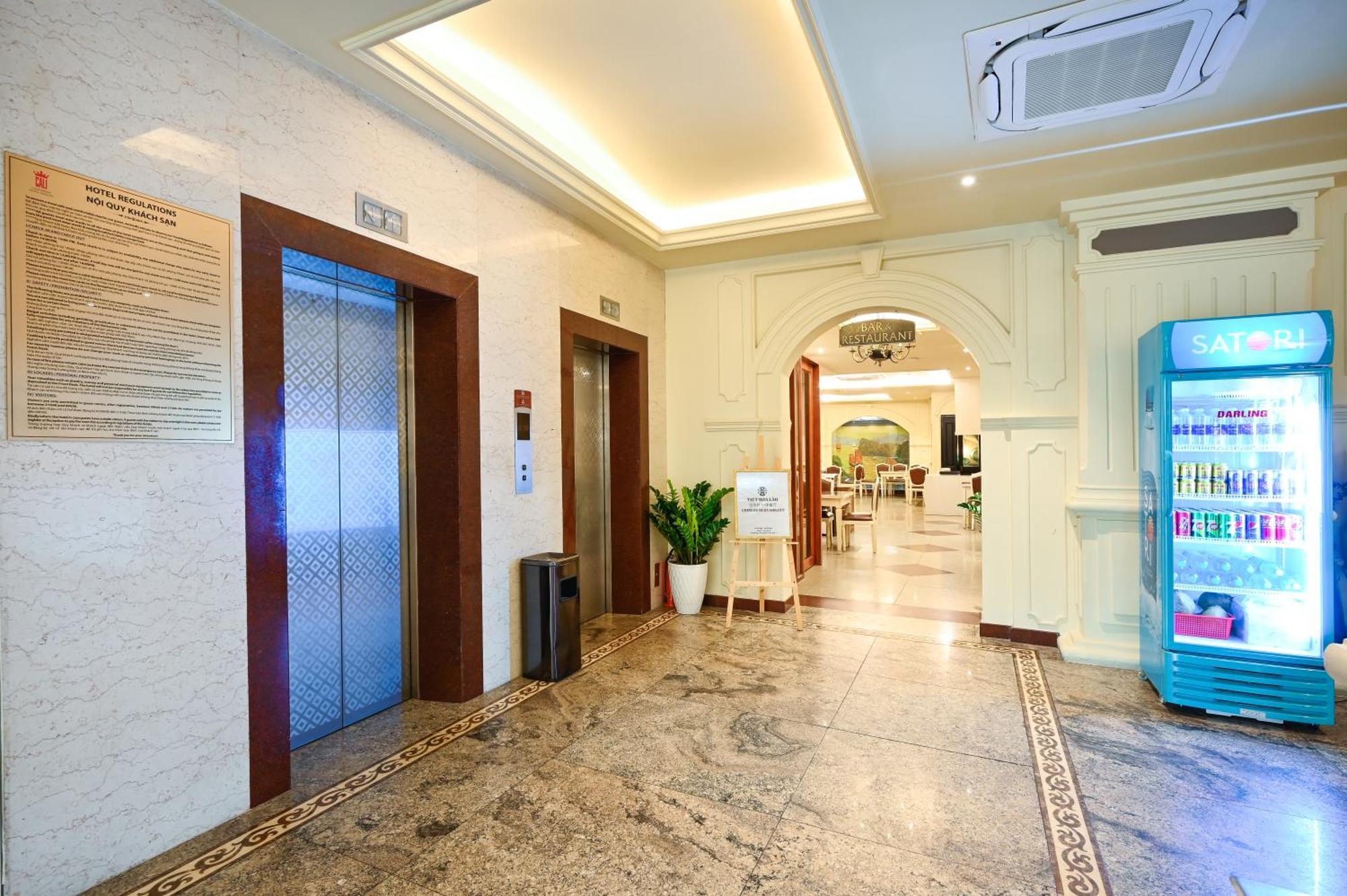 California Saigon Hotel & Rooftop Pool Хошимин Экстерьер фото