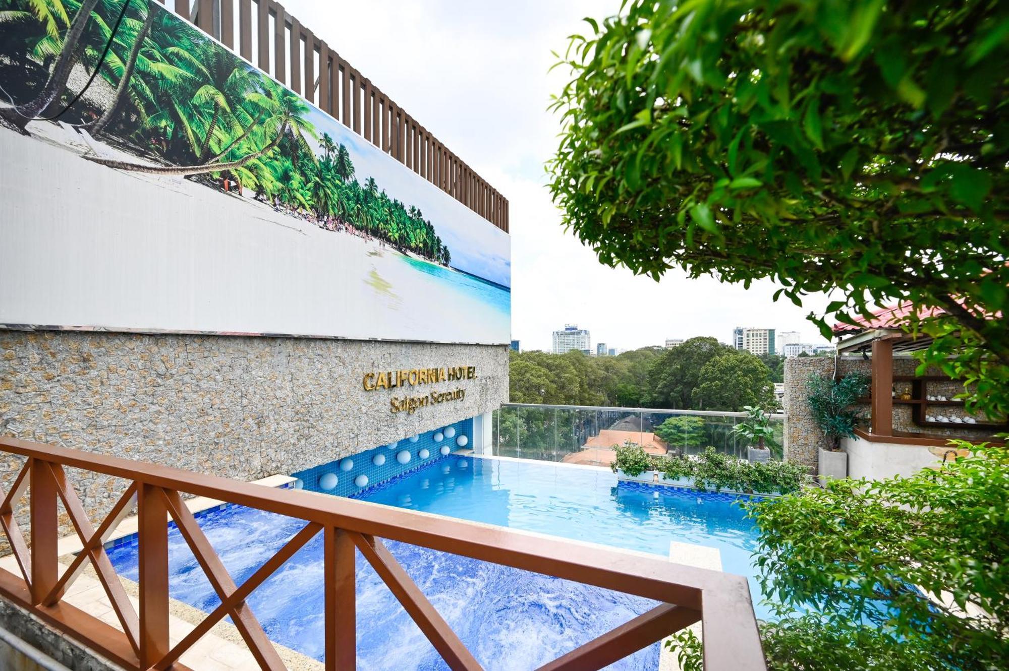 California Saigon Hotel & Rooftop Pool Хошимин Экстерьер фото