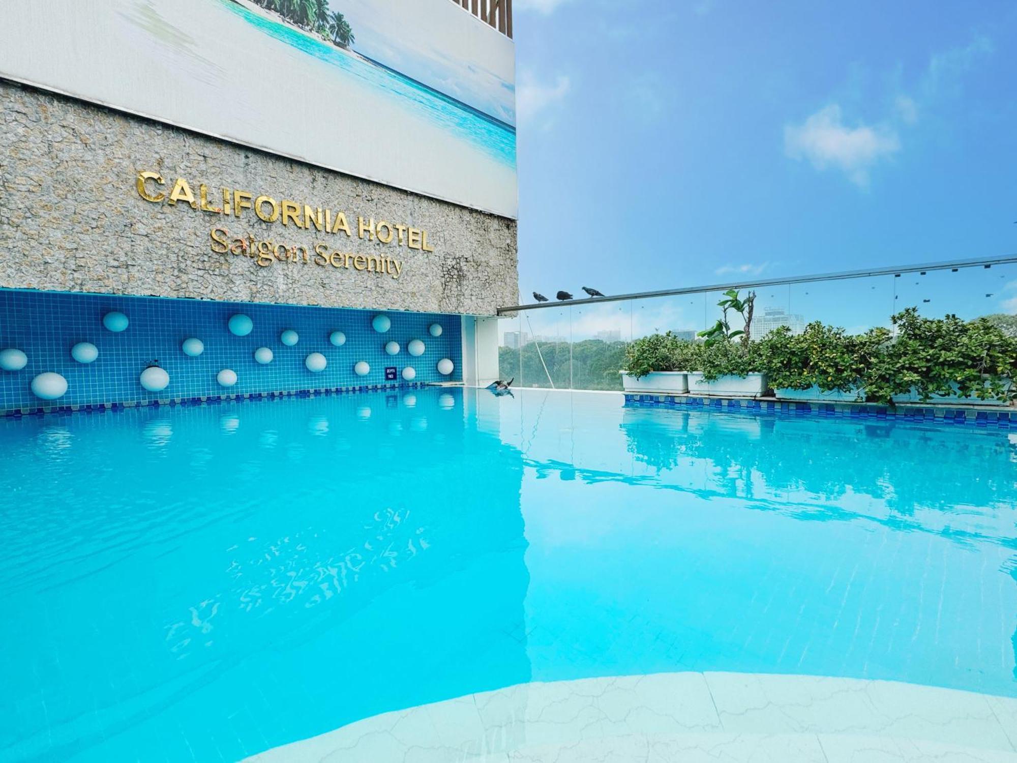 California Saigon Hotel & Rooftop Pool Хошимин Экстерьер фото