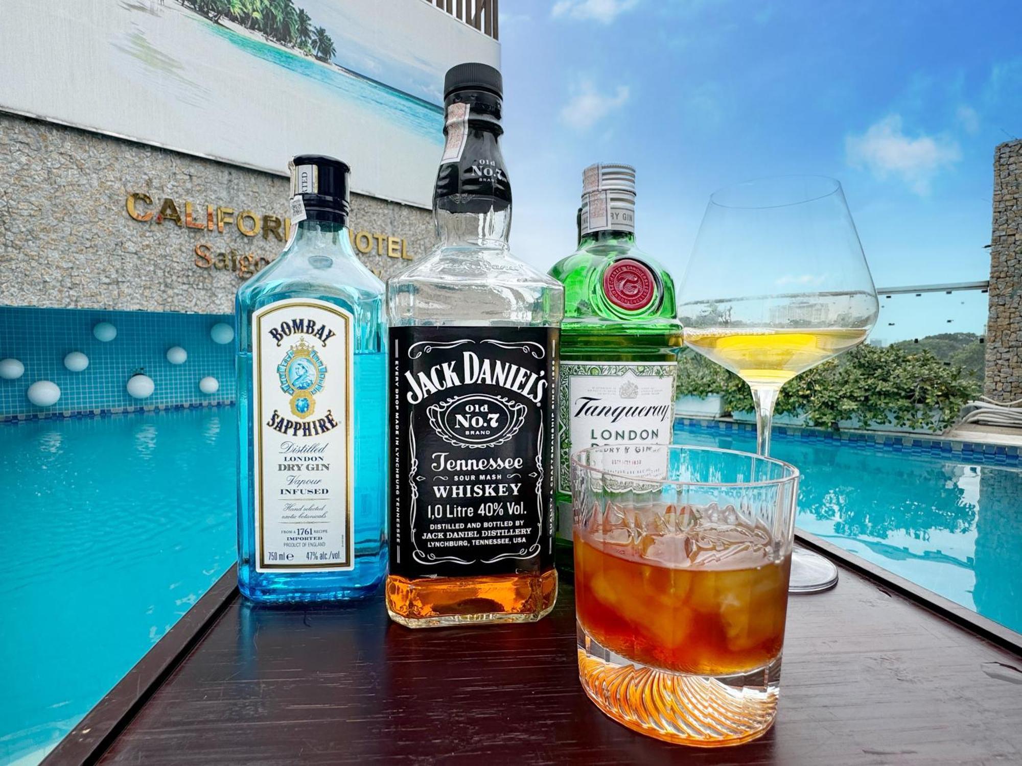 California Saigon Hotel & Rooftop Pool Хошимин Экстерьер фото