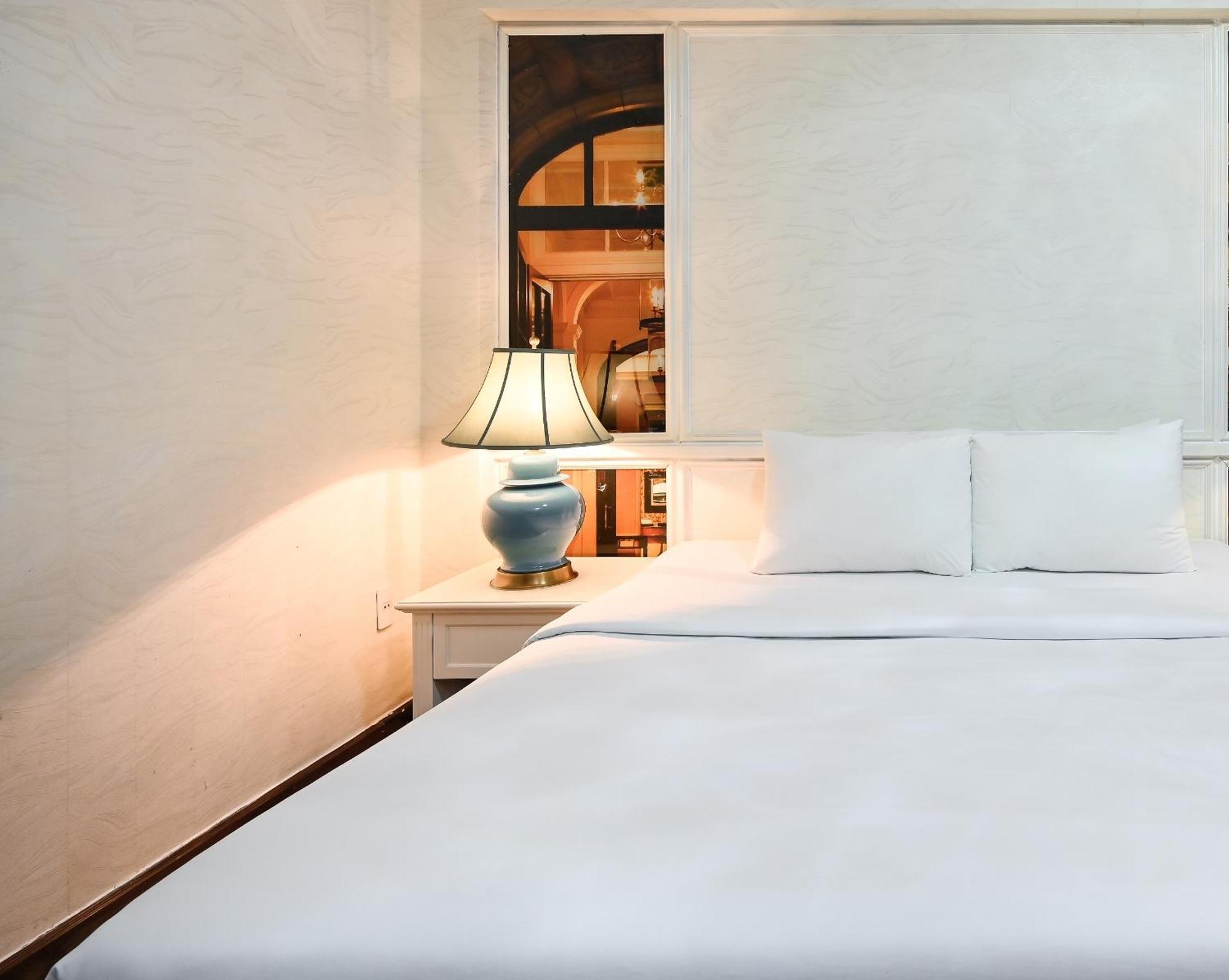 California Saigon Hotel & Rooftop Pool Хошимин Номер фото