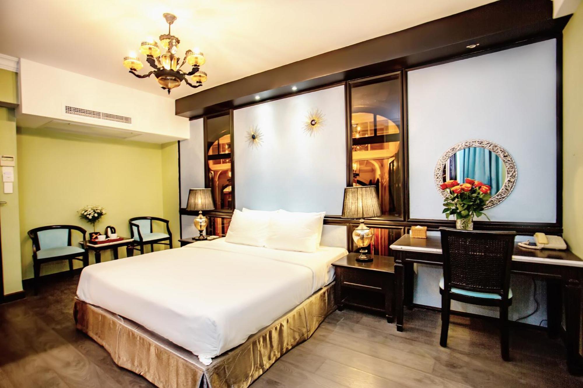 California Saigon Hotel & Rooftop Pool Хошимин Номер фото